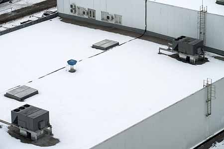 commercial building roof with white tpo